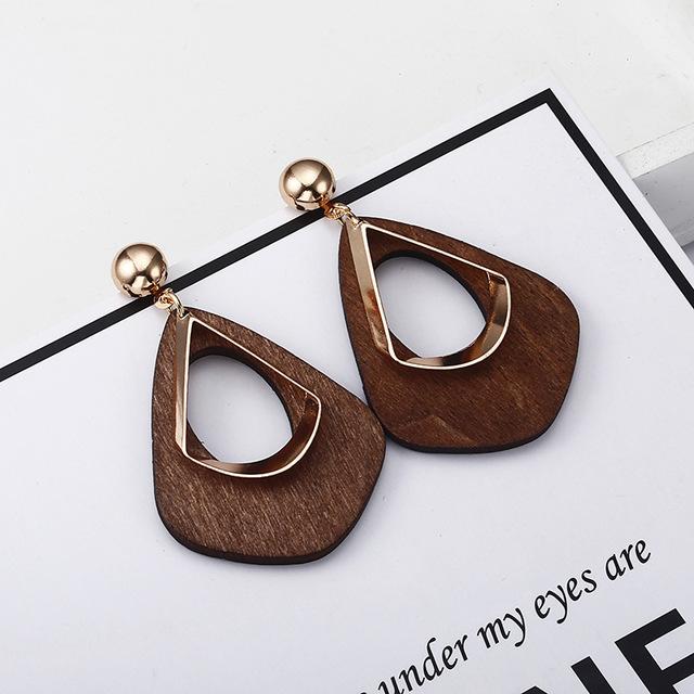 Trendy Vintage Wooden Water-drop with Metal Hollow Long Drop Earrings for Women Bohemian Statement Earrings Party Zircon Gift
Trendy Vintage Wooden Water-drop with Metal Hollow Long Drop Earrings for Women Bohemian Statement Earrings Party Zircon Gift
