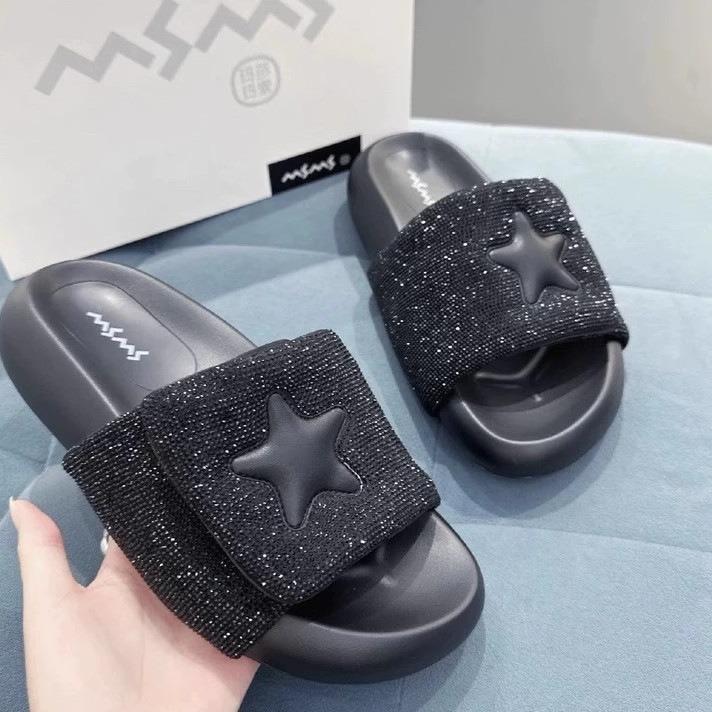 Thick-bottomed Velcro Star Rhinestone Sandals Women s Summer Wear New Premium Beach Slippers 35 серебряный
Thick-bottomed Velcro Star Rhinestone Sandals Women s Summer Wear New Premium Beach Slippers 35 серебряный