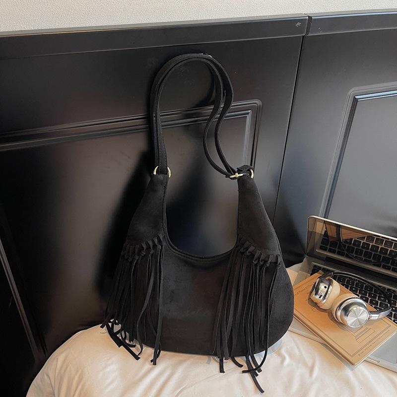 Нишевая сумка с бахромой женская новая модная повседневная сумка-пельмень на плечо, сумка-мессенджер чёрный
Нишевая сумка с бахромой женская новая модная повседневная сумка-пельмень на плечо, сумка-мессенджер чёрный