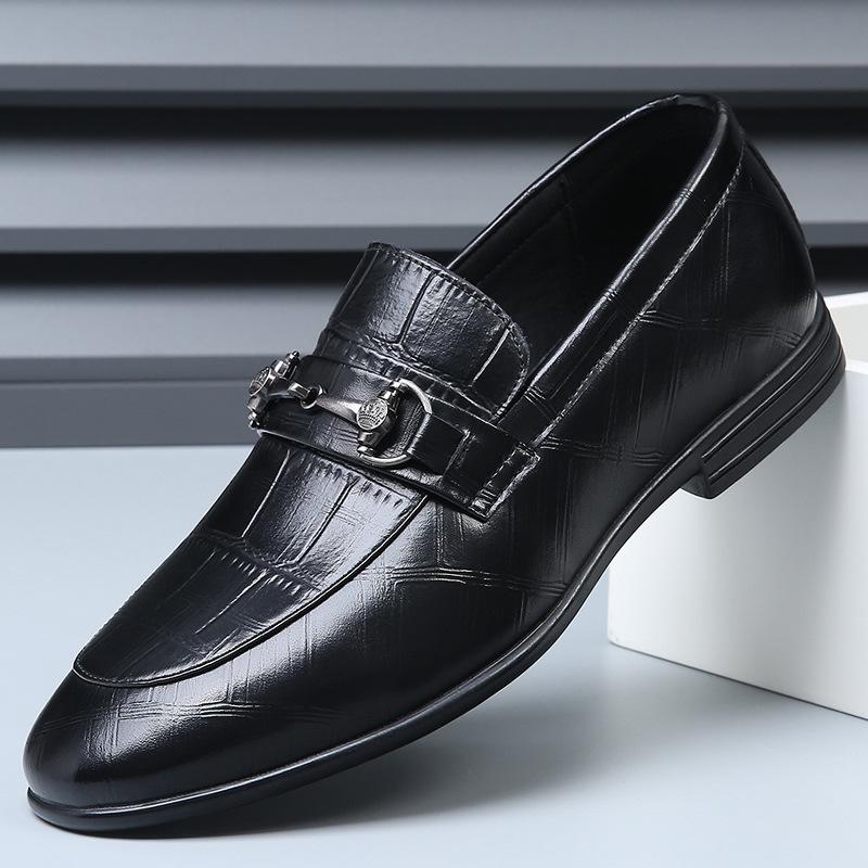 Leather men s shoes spring 2025 new trendy men s leather shoes breathable one-pedal versatile Korean version of business casual shoes 38 чёрный
Leather men s shoes spring 2025 new trendy men s leather shoes breathable one-pedal versatile Korean version of business casual shoes 38 чёрный