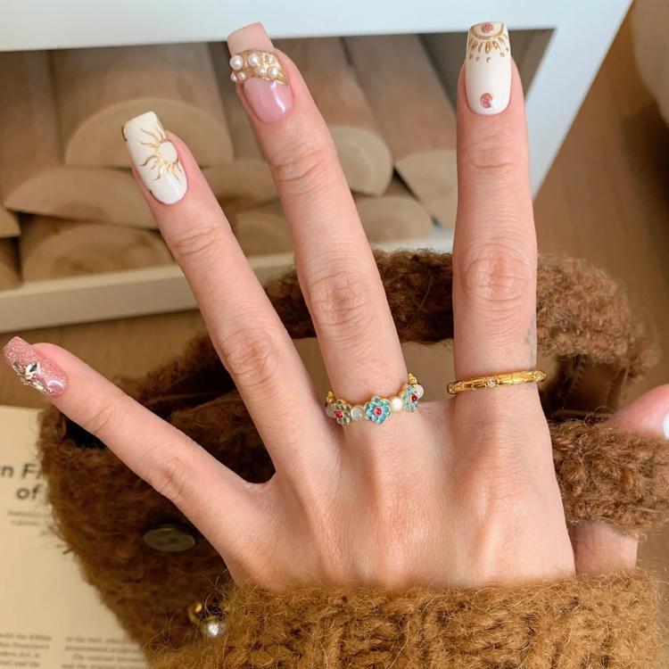 Zircon dripping oil flower exquisite retro palace Yanfeng index finger ring niche versatile temperament jewelry
Zircon dripping oil flower exquisite retro palace Yanfeng index finger ring niche versatile temperament jewelry