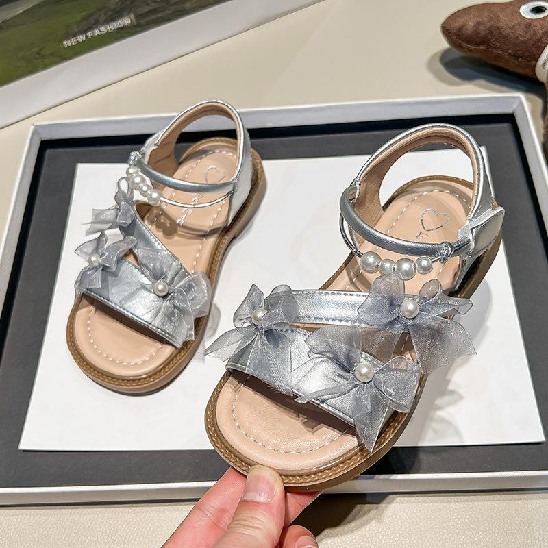 Summer Girl Sandals with Pearl Flower Design Princess Non Slip Breathable Open Toe Casual Shoes Size 26 серебряный
Summer Girl Sandals with Pearl Flower Design Princess Non Slip Breathable Open Toe Casual Shoes Size 26 серебряный