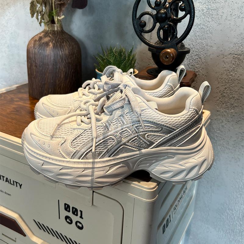 Foam bottom mesh breathable dad shoes summer new models with comfortable and lightweight casual sports shoes trendy cool women s shoes 35 серый
Foam bottom mesh breathable dad shoes summer new models with comfortable and lightweight casual sports shoes trendy cool women s shoes 35 серый