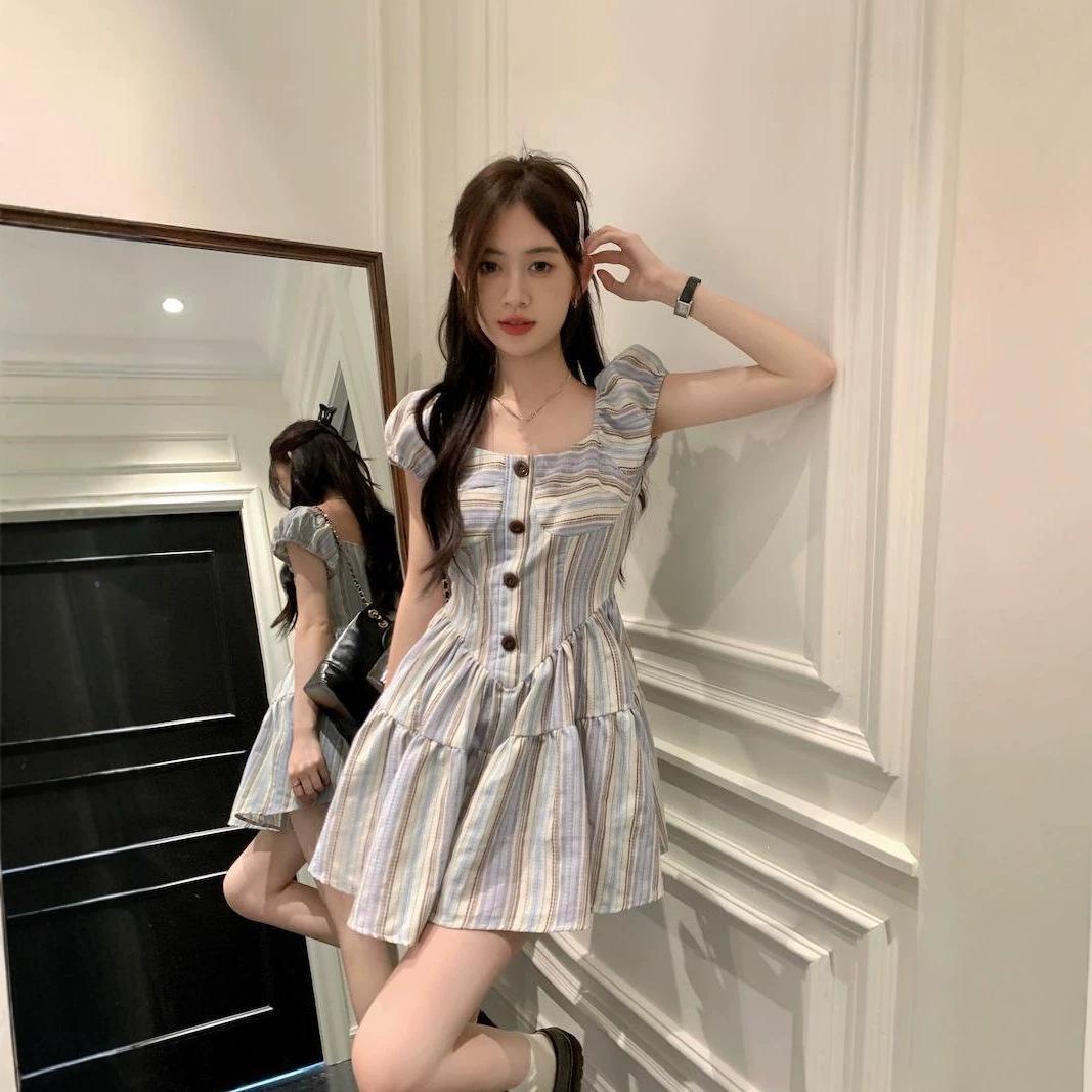 Contrasting color striped skirt niche absolute child summer new square neck short sleeve French retro waist A word dress women S
Contrasting color striped skirt niche absolute child summer new square neck short sleeve French retro waist A word dress women S