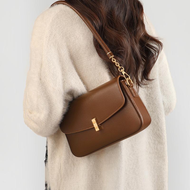Crossbody bag women s new summer leather women s bag small square bag high-end single shoulder armpit bag коричневый
Crossbody bag women s new summer leather women s bag small square bag high-end single shoulder armpit bag коричневый