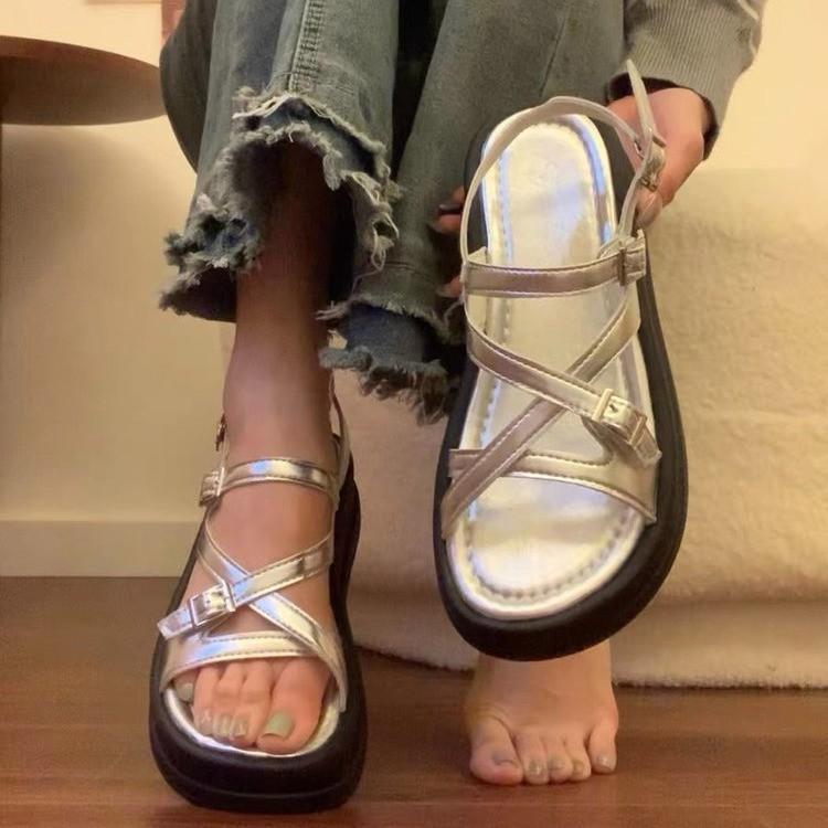 Серебристые нишевые сандалии на платформе-маффине с открытым носком женские 2025 лето новая корейская версия универсальные нескользящие пляжные римские туфли 40 серебряный
Серебристые нишевые сандалии на платформе-маффине с открытым носком женские 2025 лето новая корейская версия универсальные нескользящие пляжные римские туфли 40 серебряный