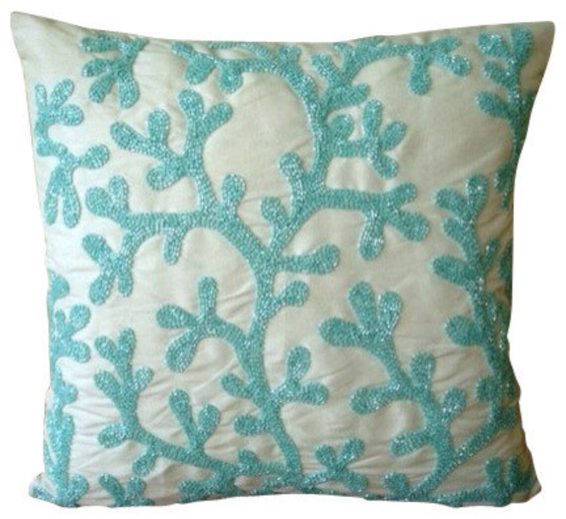 The HomeCentric Aqua Blue Throw Pillow Cover Sea Weeds Beach Ocean Theme Cover Квадратная шелковая наволочка с цветочным рисунком Средиземное море Пасха - Sea Weeds
The HomeCentric Aqua Blue Throw Pillow Cover Sea Weeds Beach Ocean Theme Cover Квадратная шелковая наволочка с цветочным рисунком Средиземное море Пасха - Sea Weeds