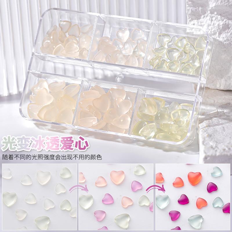 6-Grid Light-Changing Nail Art Love Flat-Bottomed Resin Nail Art Jewelry Set, Pink Bright Red And Blue Color-Changing Love Jewelry.
6-Grid Light-Changing Nail Art Love Flat-Bottomed Resin Nail Art Jewelry Set, Pink Bright Red And Blue Color-Changing Love Jewelry.
