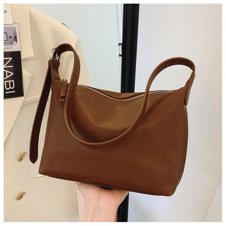 Нішева ретро елітна сумка жіноча осінь 2024 модна і проста маленька квадратна сумка велика місткість коричневий
Нішева ретро елітна сумка жіноча осінь 2024 модна і проста маленька квадратна сумка велика місткість коричневий