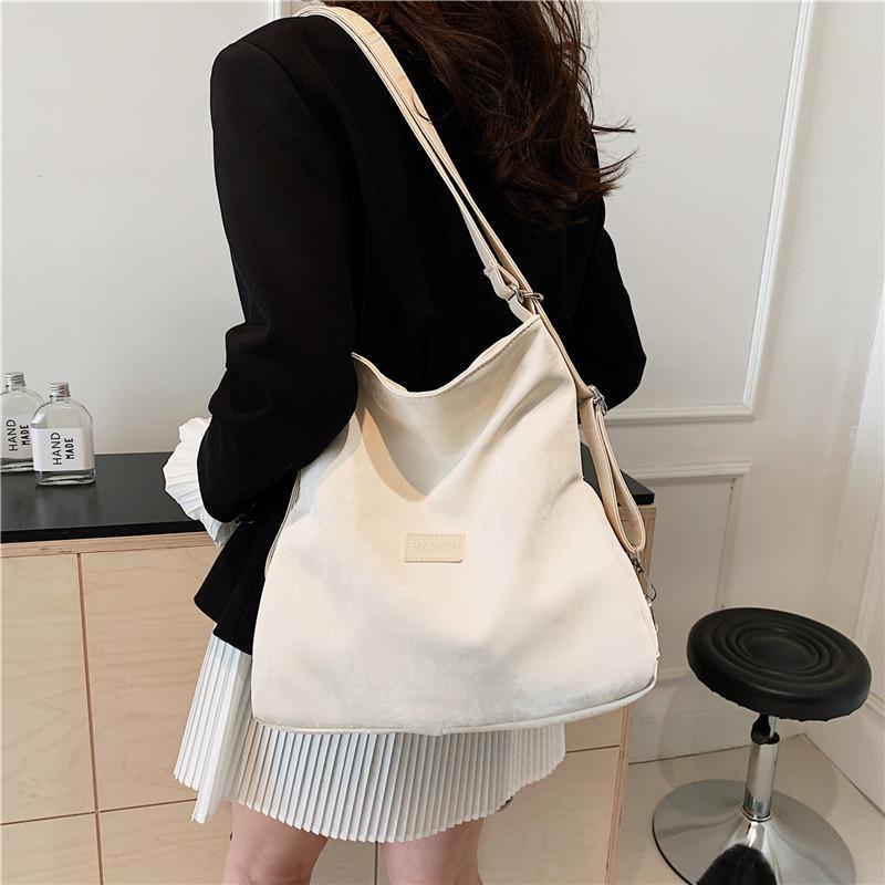 Simple oblique span large-capacity tote bag women s 2025 spring and summer fashion work commuting leisure shoulder bag чорний
Simple oblique span large-capacity tote bag women s 2025 spring and summer fashion work commuting leisure shoulder bag чорний