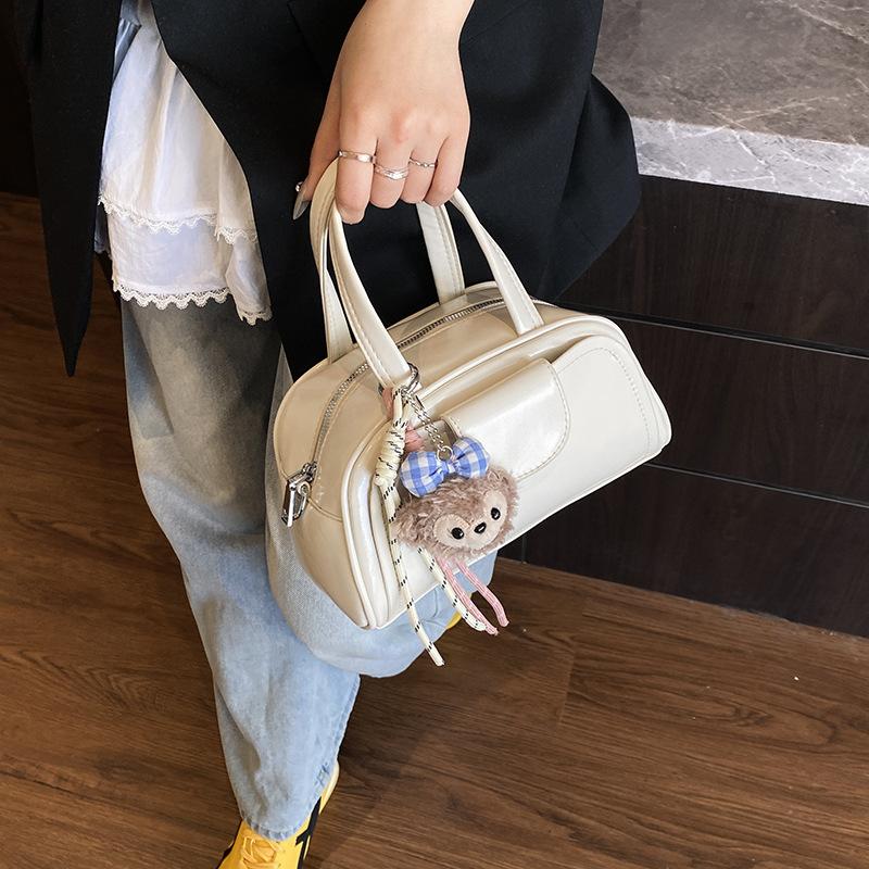 2025 new large-capacity underarm bag women s fashion versatile shoulder bag casual hand pillow bag 24*10.5*13
2025 new large-capacity underarm bag women s fashion versatile shoulder bag casual hand pillow bag 24*10.5*13