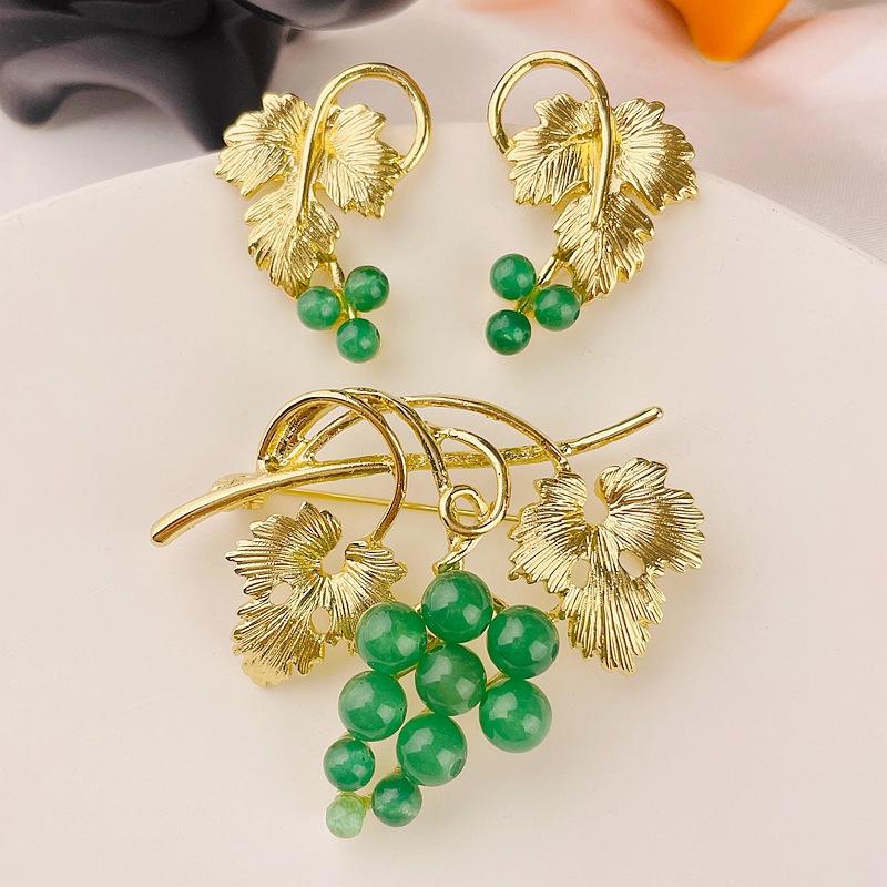 Medieval Secondhand Green Grape Brooches Earrings For Women Men Thrift Classic Lady Resin Fruit Alloy Pins Badges Accessories
Medieval Secondhand Green Grape Brooches Earrings For Women Men Thrift Classic Lady Resin Fruit Alloy Pins Badges Accessories
