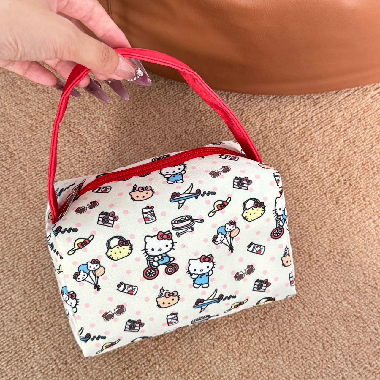 Chic Travel Makeup Bag: High-Capacity, Portable, and Stylish Handbag Width 19cm Height 12cm Thickness 12cm
Chic Travel Makeup Bag: High-Capacity, Portable, and Stylish Handbag Width 19cm Height 12cm Thickness 12cm