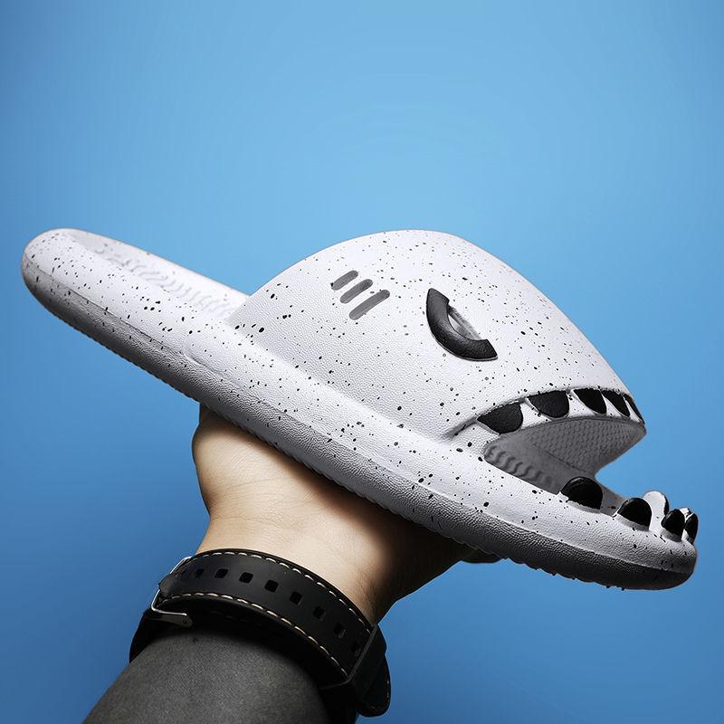 Модные акульи шлепанцы на платформе, летние новинки 2024 года, сандалии, женские тапочки, женские тапочки на плоской подошве, пляжные, милые, с плюшевым мишкой, облака, дома, повседневные, с изображением лица 45
Модные акульи шлепанцы на платформе, летние новинки 2024 года, сандалии, женские тапочки, женские тапочки на плоской подошве, пляжные, милые, с плюшевым мишкой, облака, дома, повседневные, с изображением лица 45