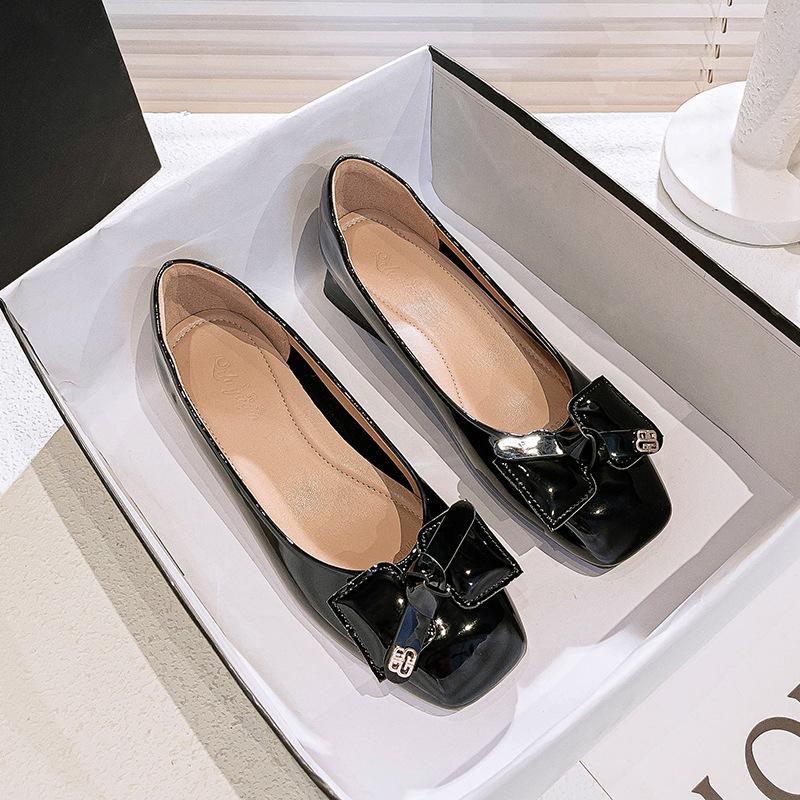 Французские туфли на высоком каблуке с толстым квадратным каблуком, туфли для бабушки, весна 2025, новые женские туфли с красным бантом и низким каблуком, одинарные туфли 40 чёрный
Французские туфли на высоком каблуке с толстым квадратным каблуком, туфли для бабушки, весна 2025, новые женские туфли с красным бантом и низким каблуком, одинарные туфли 40 чёрный