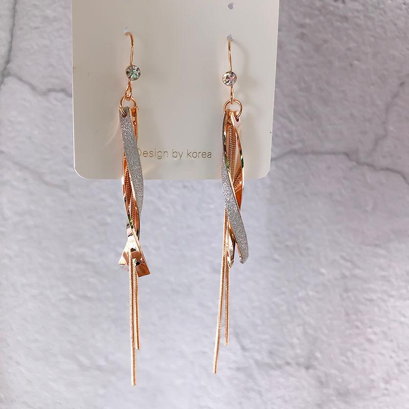 Super Fairy Sequin Earrings with Movable Hooks, New Trendy Face Slimming and Long Style, Elegant Tassel Earrings
Super Fairy Sequin Earrings with Movable Hooks, New Trendy Face Slimming and Long Style, Elegant Tassel Earrings