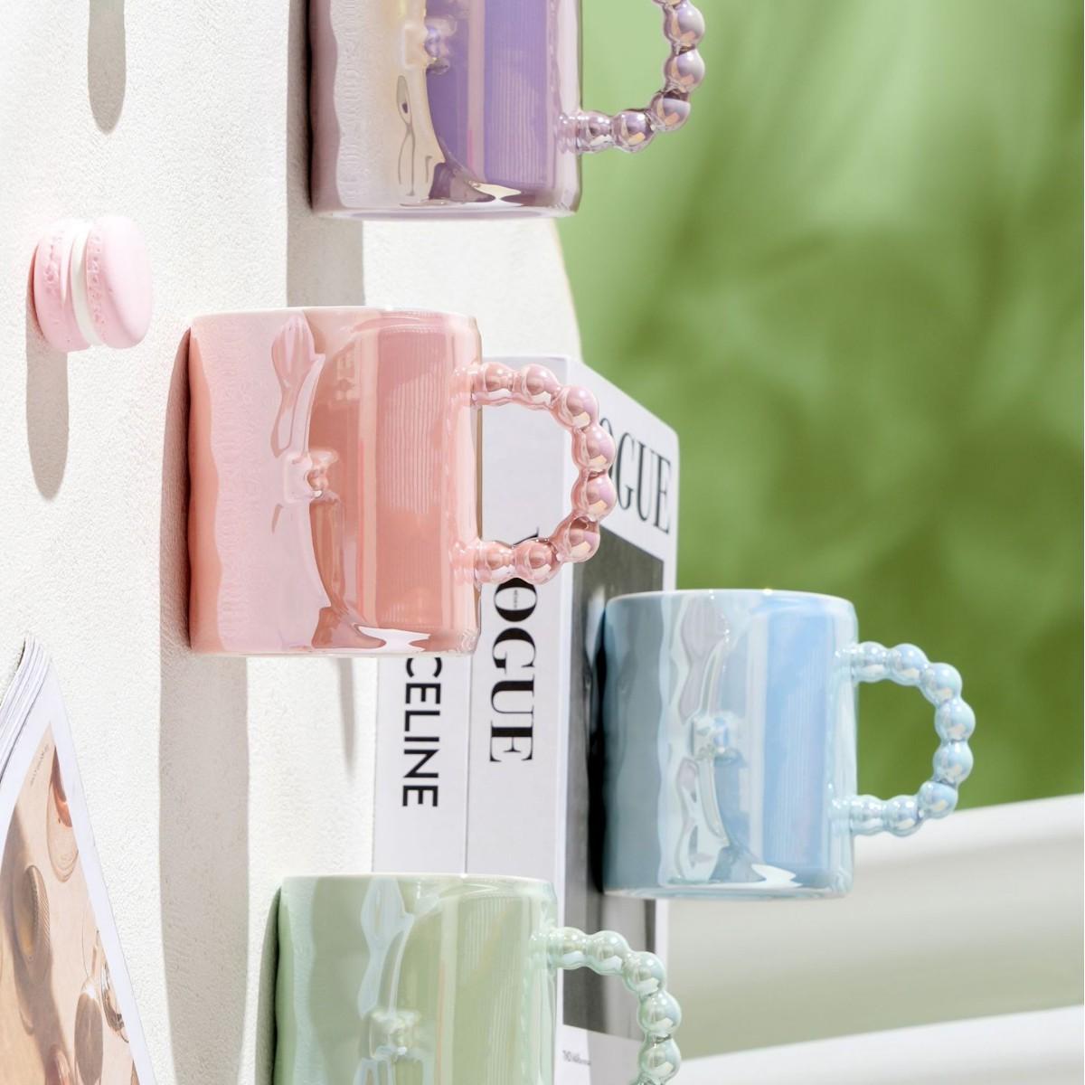 Креативная персонализированная сумка с керамической чашкой с привлекательным внешним видом кружка в стиле Ins для девочек, офисная чашка для завтрака, питьевая вода 400ML
Креативная персонализированная сумка с керамической чашкой с привлекательным внешним видом кружка в стиле Ins для девочек, офисная чашка для завтрака, питьевая вода 400ML