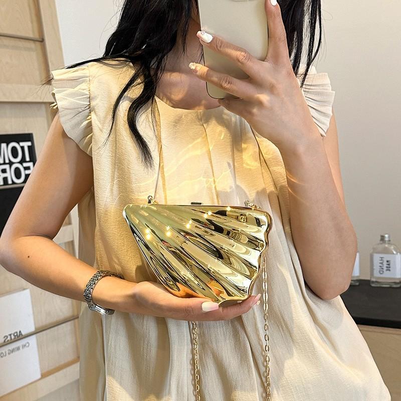 Персонализированная и креативная маленькая сумка-ракушка женская 2025 новая трендовая корейская версия акриловая сумка-мессенджер сумка-цепочка для девушки золотой
Персонализированная и креативная маленькая сумка-ракушка женская 2025 новая трендовая корейская версия акриловая сумка-мессенджер сумка-цепочка для девушки золотой