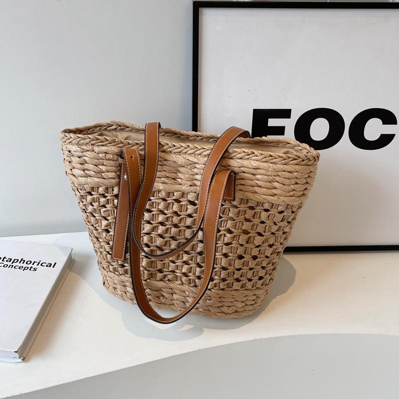 Портативная соломенная сумка Женская новая модная плетеная сумка с прорезями Большая вместимость Сумка на плечо Летний пляжный отпуск Сумка на одно плечо
