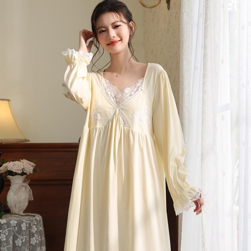 Зручна бавовняна нічна сорочка з довгим рукавом та вишивкою, з нагрудними подушечками, великого розміру, можна носити на вулиці, весняно-осінній одяг для сну L
Зручна бавовняна нічна сорочка з довгим рукавом та вишивкою, з нагрудними подушечками, великого розміру, можна носити на вулиці, весняно-осінній одяг для сну L