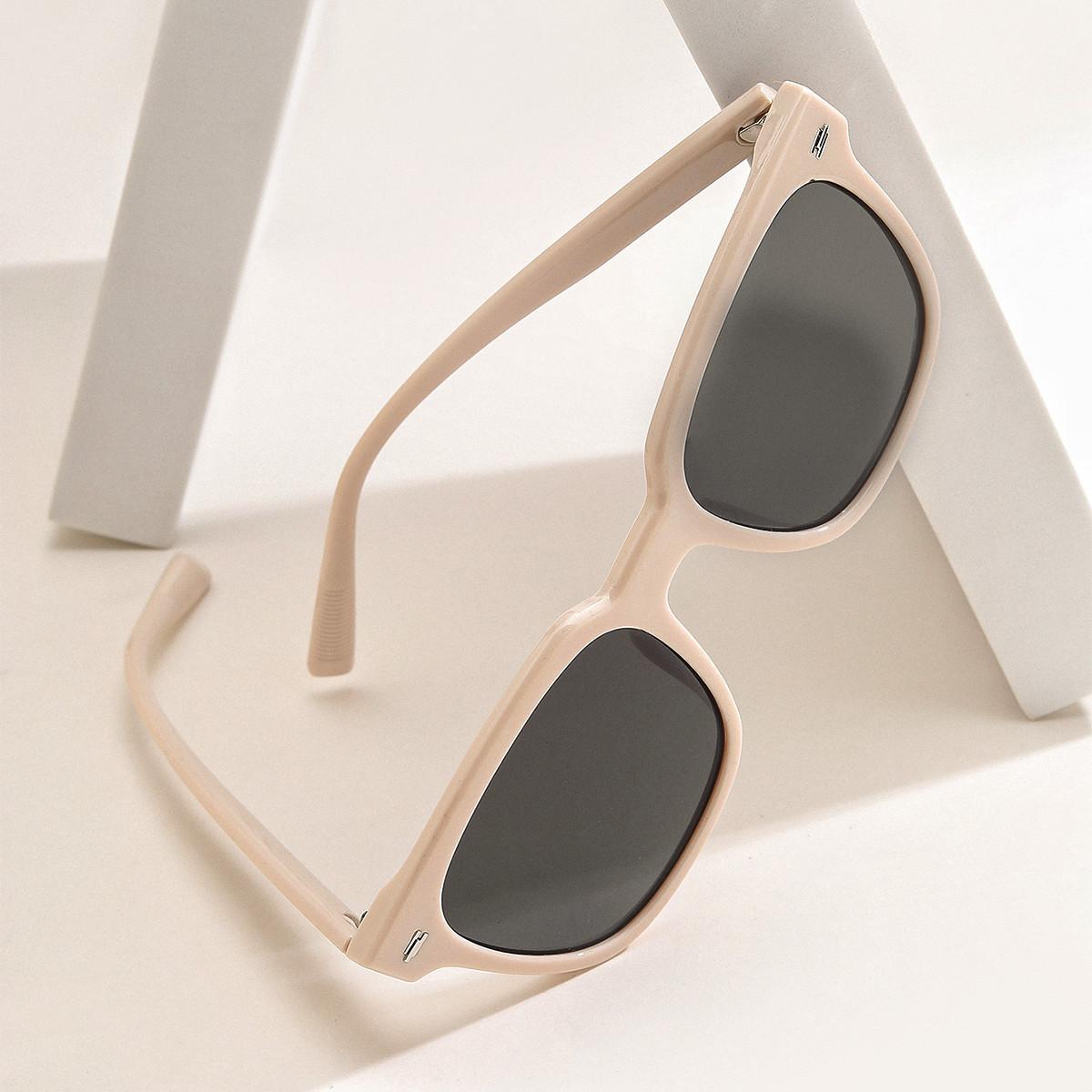 Glasses B317 Square Large Frame Hip-Hop Rivets Transparent Color Frame Sunglasses, Popular Women
Glasses B317 Square Large Frame Hip-Hop Rivets Transparent Color Frame Sunglasses, Popular Women