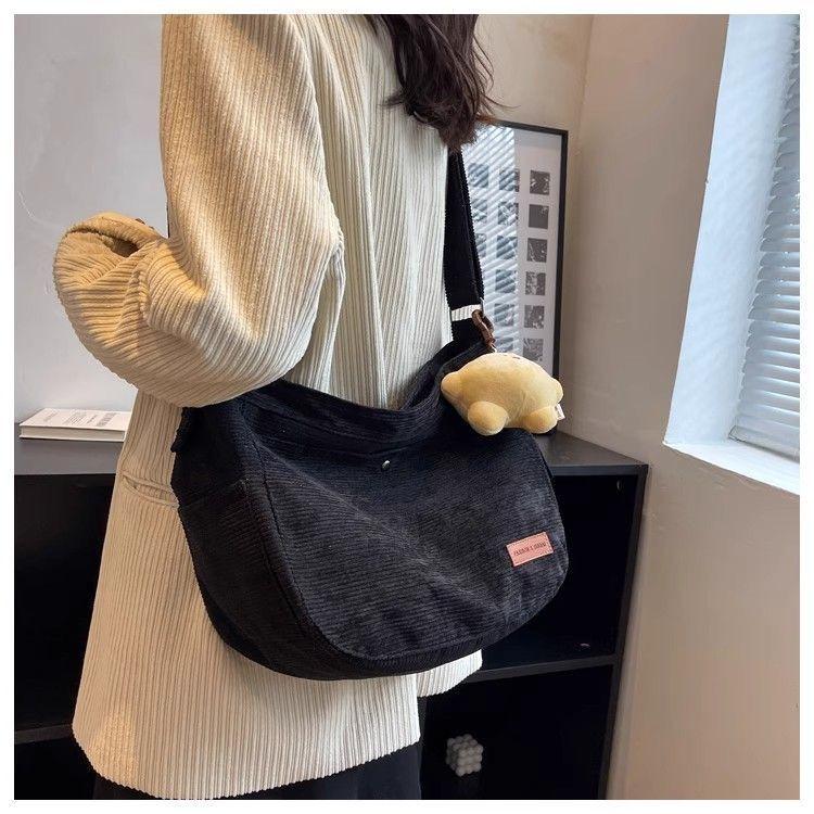 Corduroy Shoulder Bag Women Casual Crossbody Bag Half Moon Hobo Bag Soft Fabric Tote with Strap Cute Pendant
Corduroy Shoulder Bag Women Casual Crossbody Bag Half Moon Hobo Bag Soft Fabric Tote with Strap Cute Pendant
