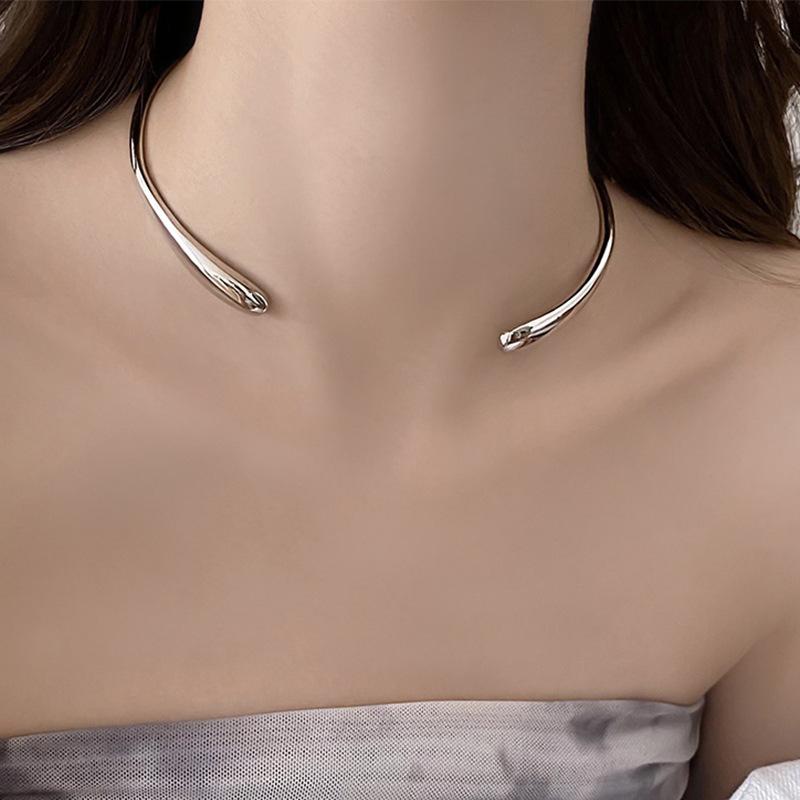 Metal water drop open necklace, stylish and simple adjustable collar, personalized high-end temperament necklace
Metal water drop open necklace, stylish and simple adjustable collar, personalized high-end temperament necklace