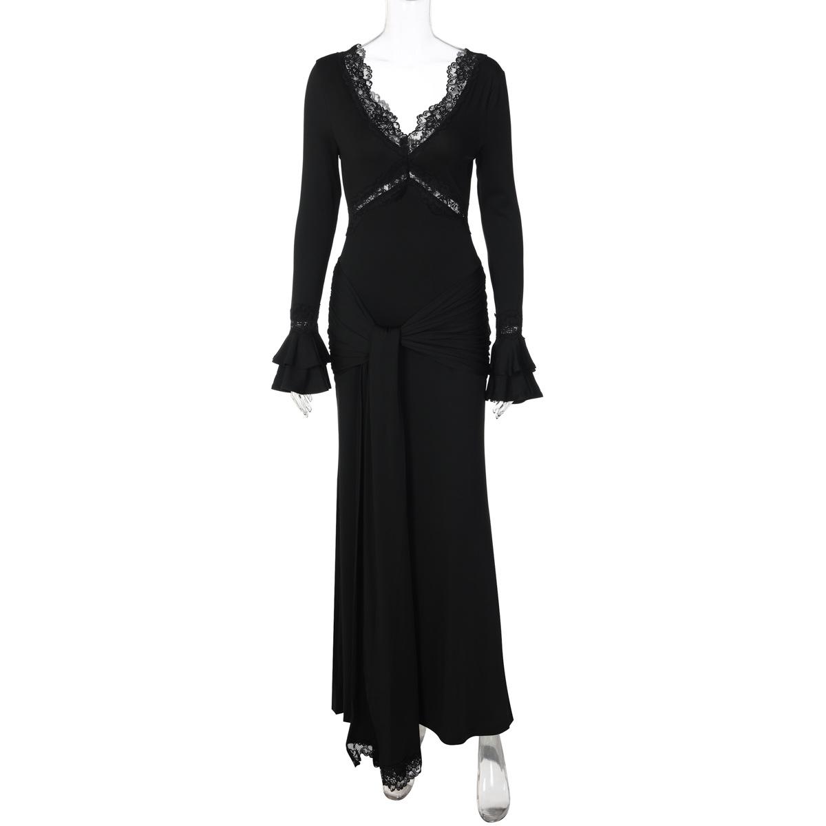 Women s Black Long Dress with Lace Decoration and Flared Sleeves L чорний
Women s Black Long Dress with Lace Decoration and Flared Sleeves L чорний
