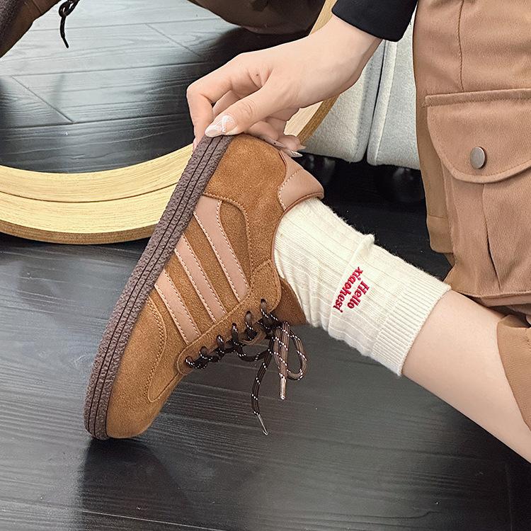 Cowhide low-top women s new non-slip soft-soled fashion casual sports leather board shoes 40
Cowhide low-top women s new non-slip soft-soled fashion casual sports leather board shoes 40