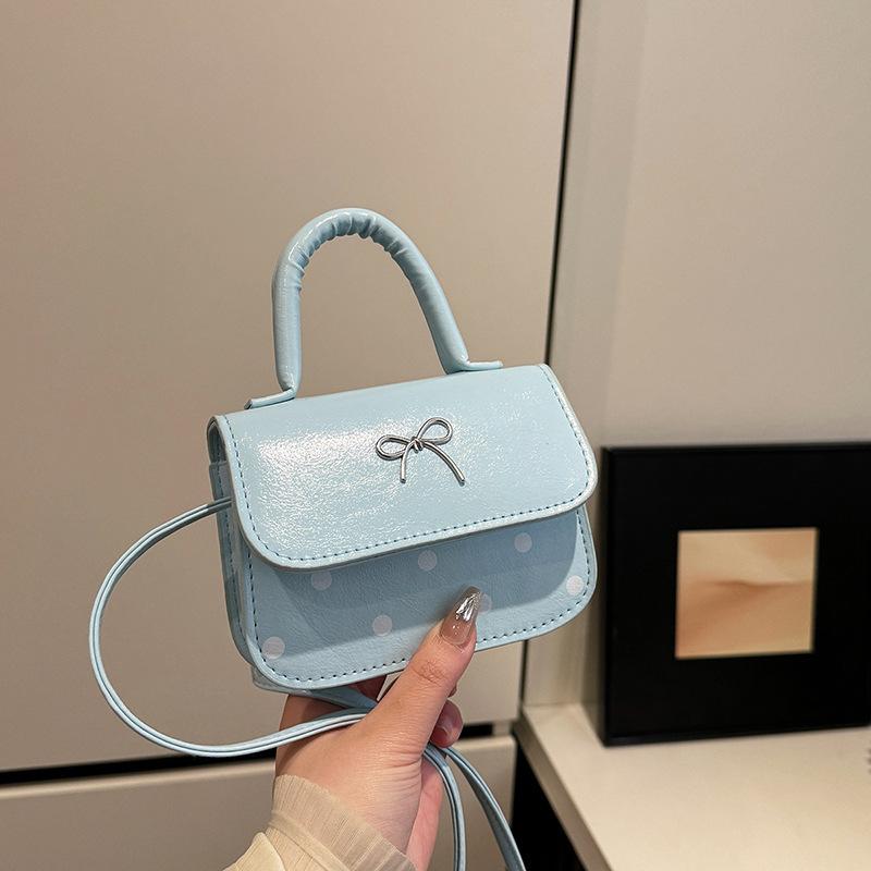 2025 лето новая сумка с бантом корейская версия персонализированная ins женская сумка модная и простая сумка через плечо синий
2025 лето новая сумка с бантом корейская версия персонализированная ins женская сумка модная и простая сумка через плечо синий