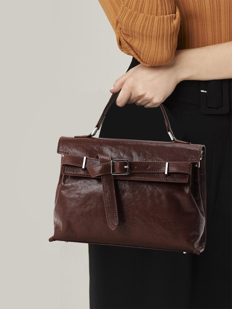 Женская сумка из натуральной кожи высшего качества, коричневая модная сумка через плечо с регулируемым ремешком и дизайном с пряжкой
Женская сумка из натуральной кожи высшего качества, коричневая модная сумка через плечо с регулируемым ремешком и дизайном с пряжкой