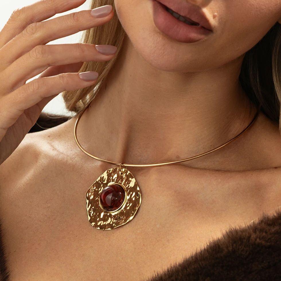 Ingemark Vintage Irregular Round Acrylic Pendant Choker Necklace for Women Trendy Geometric Adjustable Neck Chain Jewelry Gift
Ingemark Vintage Irregular Round Acrylic Pendant Choker Necklace for Women Trendy Geometric Adjustable Neck Chain Jewelry Gift