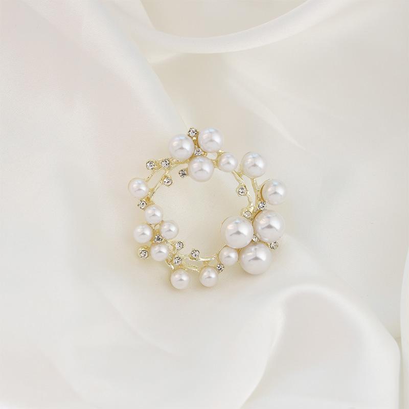 Простая жемчужина брошь женственность продвинутый смысл анти-свет булавка универсальный изысканный костюм корсаж шелковый шарф пряжка
Простая жемчужина брошь женственность продвинутый смысл анти-свет булавка универсальный изысканный костюм корсаж шелковый шарф пряжка