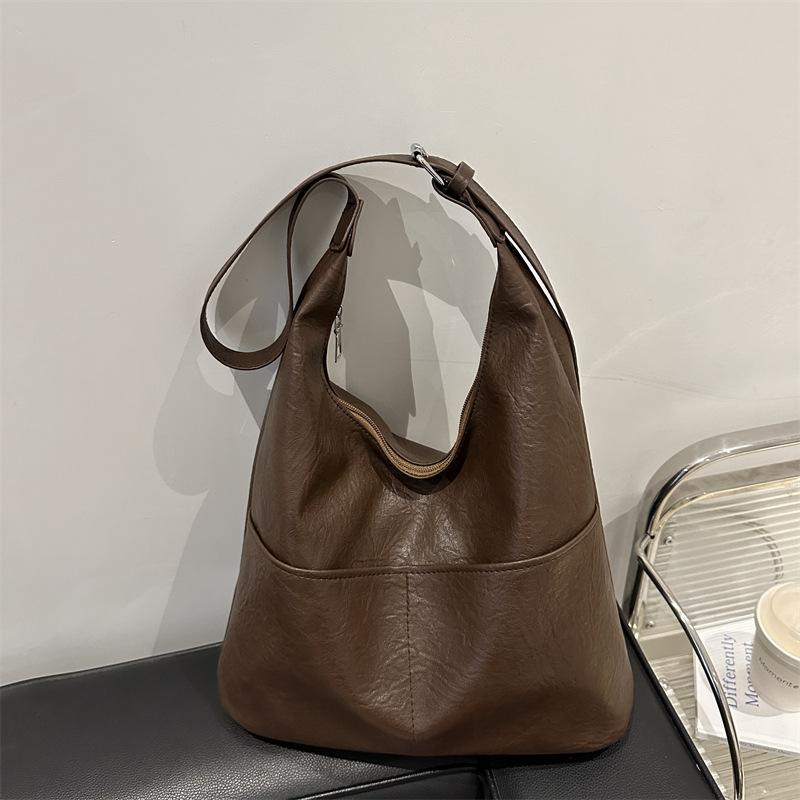 Students commute to class, large-capacity winter new tote bag, women s fashion versatile double pocket ins wind shoulder bag
Students commute to class, large-capacity winter new tote bag, women s fashion versatile double pocket ins wind shoulder bag