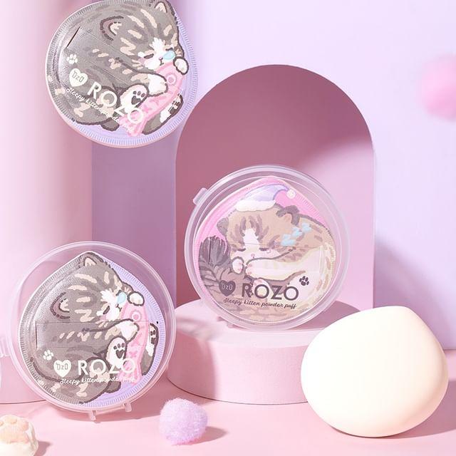 ROZO - Пух для обличчя Сонне кошеня з футляром Kitten with Hat - 1pc
ROZO - Пух для обличчя Сонне кошеня з футляром Kitten with Hat - 1pc