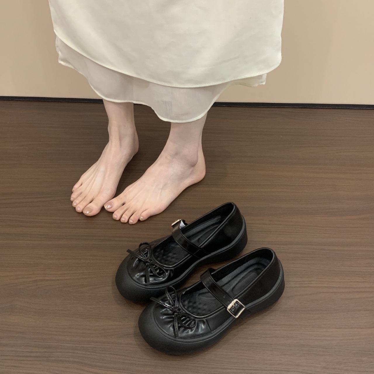 Thick-soled light-mouth silver Mary Jane shoes women s 2025 new summer and autumn ballet with skirt light-mouth single shoes small leather shoes 40 чорний
Thick-soled light-mouth silver Mary Jane shoes women s 2025 new summer and autumn ballet with skirt light-mouth single shoes small leather shoes 40 чорний