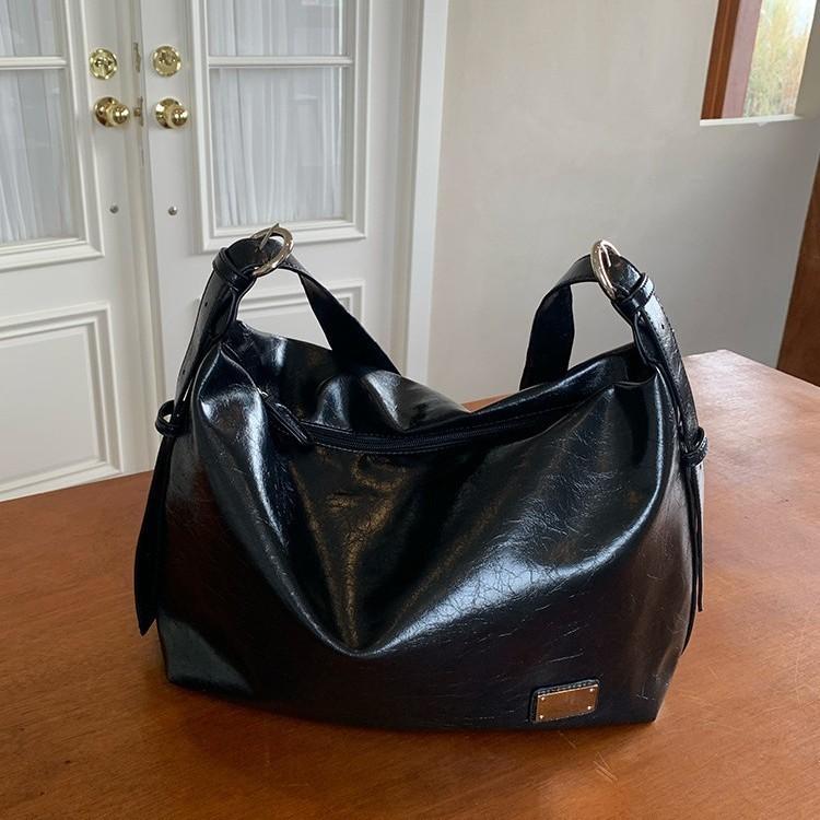 Soft PU Leather Shoulder Bags for Woman Large Capacity Girls Class Tote Handbags Versatile Retro Female Messenger Bag
Soft PU Leather Shoulder Bags for Woman Large Capacity Girls Class Tote Handbags Versatile Retro Female Messenger Bag