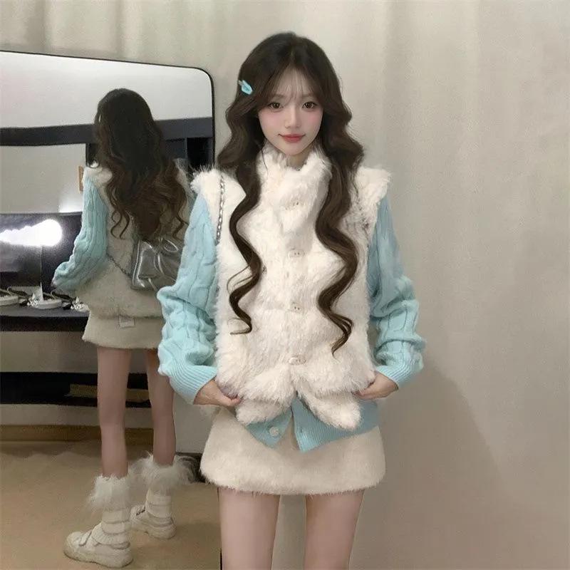Winter Three-Piece Set: Fluffy Vest, Cardigan, Chunky Knit Sweater & High-Waisted Skirt Extra Large
Winter Three-Piece Set: Fluffy Vest, Cardigan, Chunky Knit Sweater & High-Waisted Skirt Extra Large