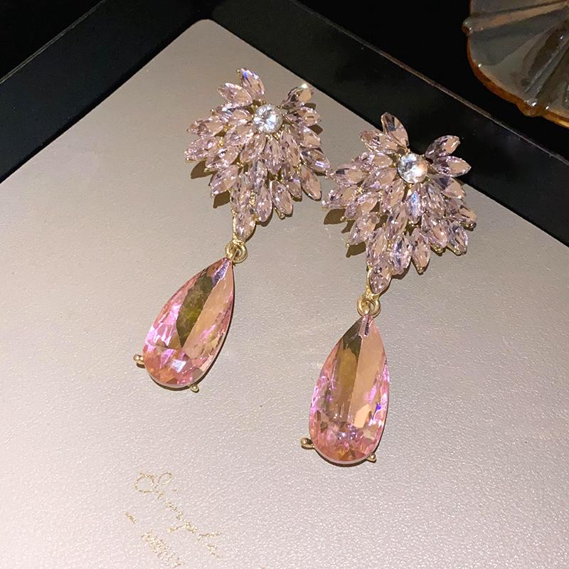 Silver Needle Diamond Flower Water Drop Premium Earrings Light Luxury ins New Earrings Exquisite Versatile Fashion Earrings Women
Silver Needle Diamond Flower Water Drop Premium Earrings Light Luxury ins New Earrings Exquisite Versatile Fashion Earrings Women