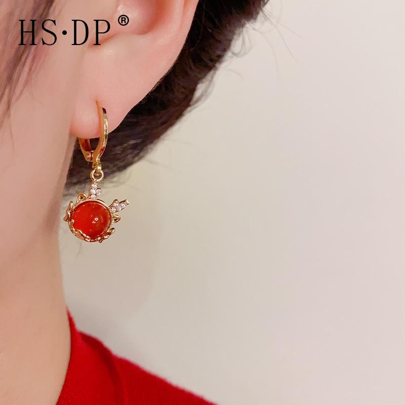 Versatile Festive Red Dragon Ear Cuffs: Exquisite Chinese Zodiac Design for the New Year
Versatile Festive Red Dragon Ear Cuffs: Exquisite Chinese Zodiac Design for the New Year