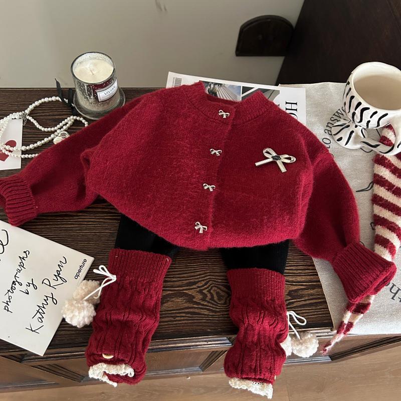 Korean Style Winter 2024 Girls Red Sweater Cardigan with Over-the-Knee Socks and Fleece-Lined Leggings Set 90 cm
Korean Style Winter 2024 Girls Red Sweater Cardigan with Over-the-Knee Socks and Fleece-Lined Leggings Set 90 cm