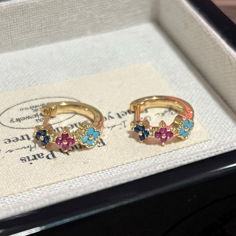New Colorful Zircon Four-leaf Clover Ear Studs Fashionable Versatile and Subtly Luxurious Women s Earrings
New Colorful Zircon Four-leaf Clover Ear Studs Fashionable Versatile and Subtly Luxurious Women s Earrings