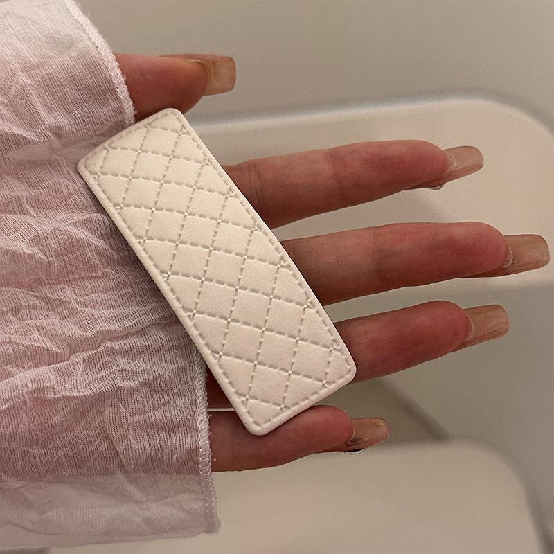 Ретро PU корейский стиль ромбовидный узор боковые зажимы Bb шпилька для женщин девочек детские заколки заколки аксессуары для волос головные уборы
Ретро PU корейский стиль ромбовидный узор боковые зажимы Bb шпилька для женщин девочек детские заколки заколки аксессуары для волос головные уборы