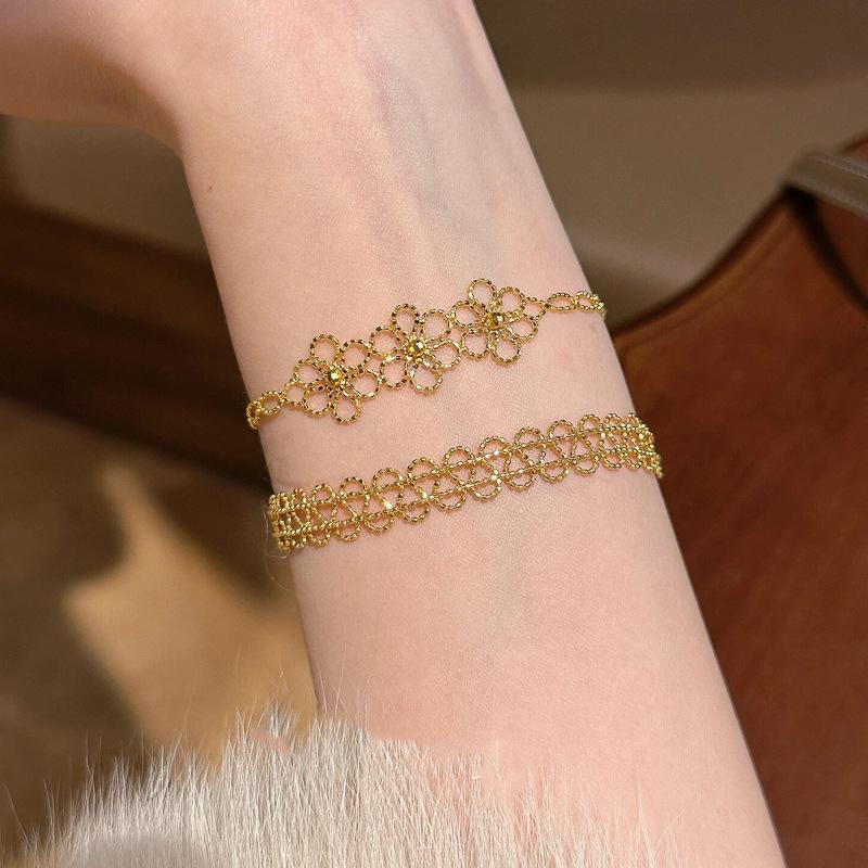 Lace flower bracelet light luxury temperament versatile bracelet niche fashion high sense jewelry women
Lace flower bracelet light luxury temperament versatile bracelet niche fashion high sense jewelry women