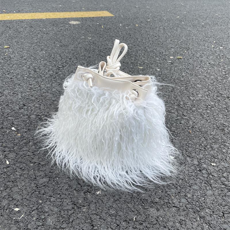 Imitati Wool Women s Plush Shoulder Bags Y2k Hot Girls Faux Fur Drawstring Bucket Bag Fashi Female Furry Purse Tote Handbags
Imitati Wool Women s Plush Shoulder Bags Y2k Hot Girls Faux Fur Drawstring Bucket Bag Fashi Female Furry Purse Tote Handbags