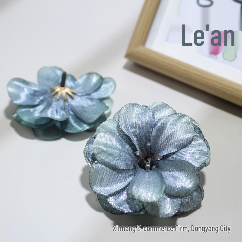 Camellia Gold Thread Artificial Flower Heads for DIY Hairpins and Home Decor Ornaments
Camellia Gold Thread Artificial Flower Heads for DIY Hairpins and Home Decor Ornaments