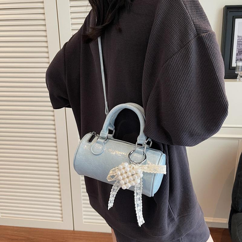 Popular retro small bag women s 2025 new spring and summer versatile messenger bag handbag cylinder bag
Popular retro small bag women s 2025 new spring and summer versatile messenger bag handbag cylinder bag