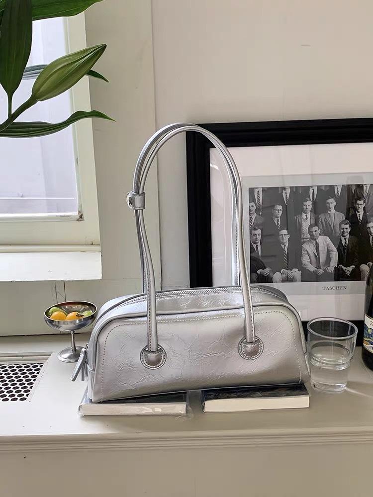 Нишевый дизайн, продвинутая текстура, большая вместимость, на плечо, под мышку, модная сумка-багет, маленькая квадратная сумка серебряный
Нишевый дизайн, продвинутая текстура, большая вместимость, на плечо, под мышку, модная сумка-багет, маленькая квадратная сумка серебряный