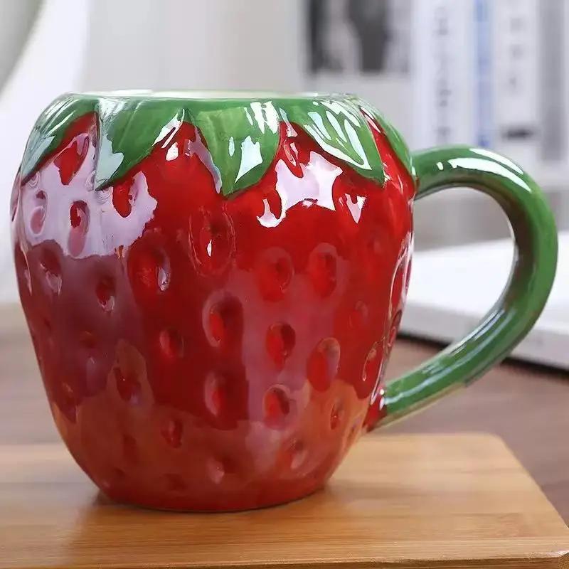 Красная клубничная кофейная кружка с блюдцем Европейская керамическая кружка для завтрака с овсянкой Послеобеденная чайная чашка с цветком камелии Клубничная кружка для воды 101-200ml
Красная клубничная кофейная кружка с блюдцем Европейская керамическая кружка для завтрака с овсянкой Послеобеденная чайная чашка с цветком камелии Клубничная кружка для воды 101-200ml