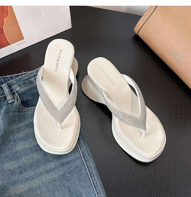 XJ-3 high-heeled thick-soled rhinestone herringbone cool slippers for women to wear new height-increasing small waterproof table sandals slippers 35
XJ-3 high-heeled thick-soled rhinestone herringbone cool slippers for women to wear new height-increasing small waterproof table sandals slippers 35